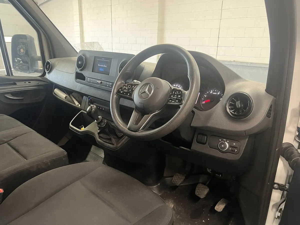 2023 Mercedes-Benz Sprinter Tipper Van - Image 3