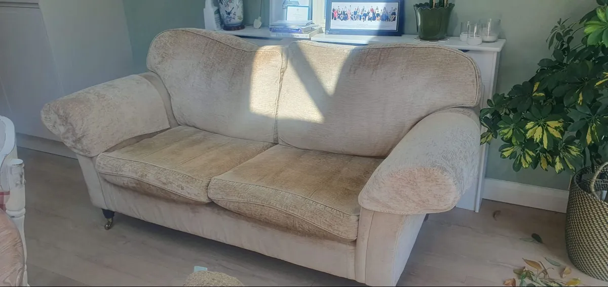 COUCH 3 SEATER