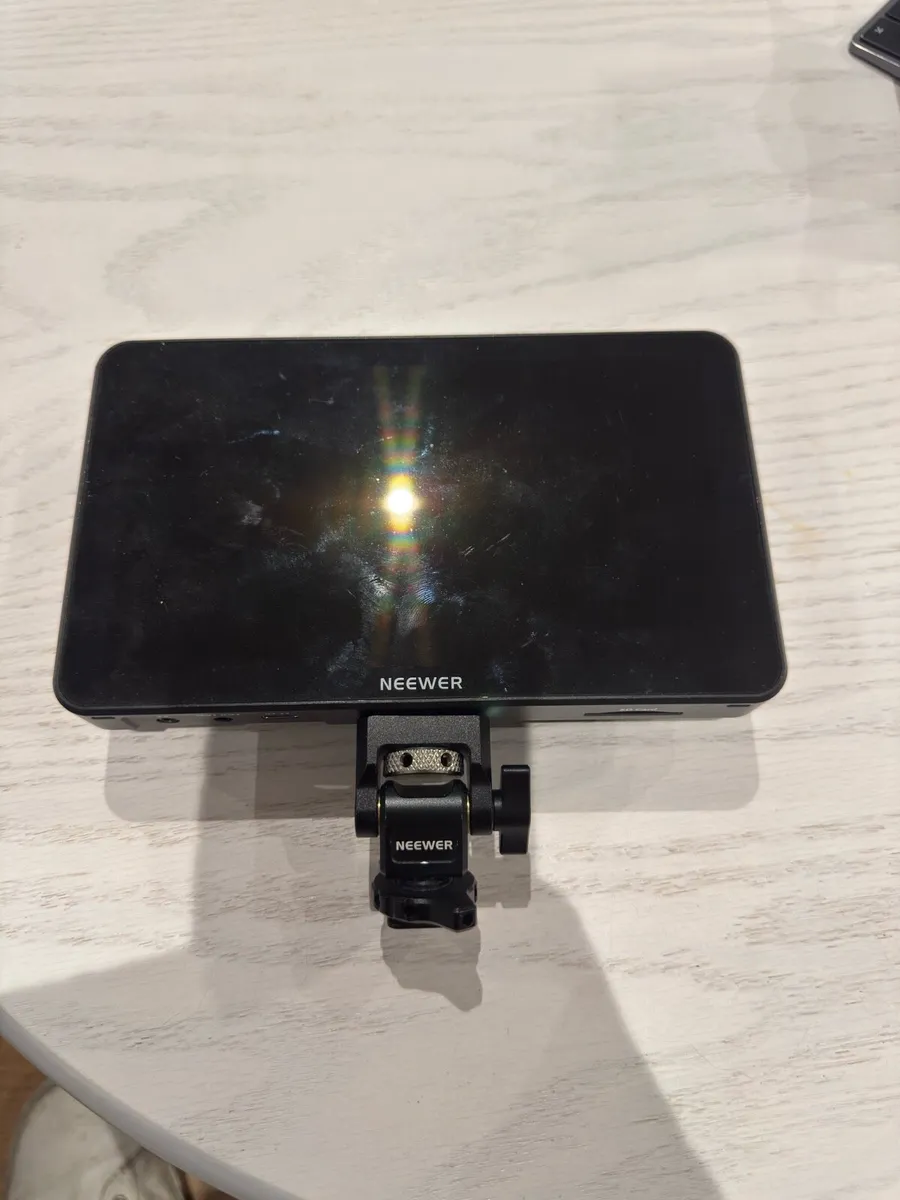 Neewer F700 LCD Field Monitor - Image 1