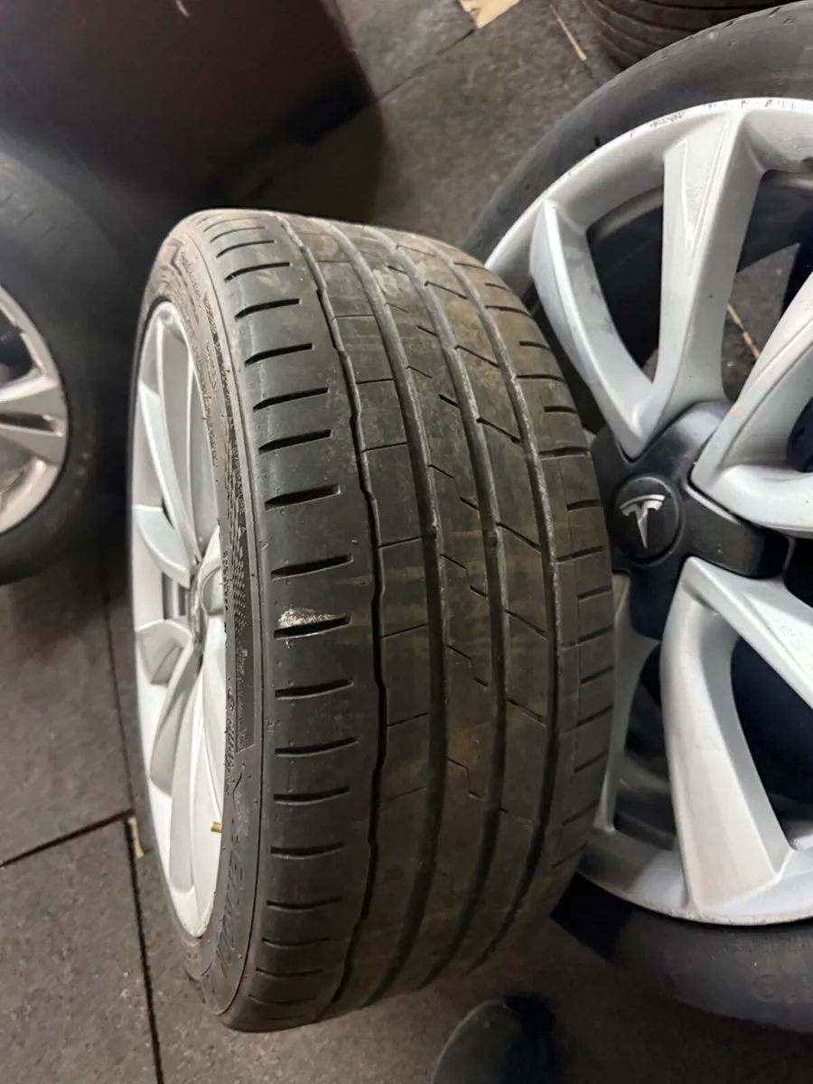 19 INCH TESLA ALLOYS WITH TYRES 5x114 - Image 2