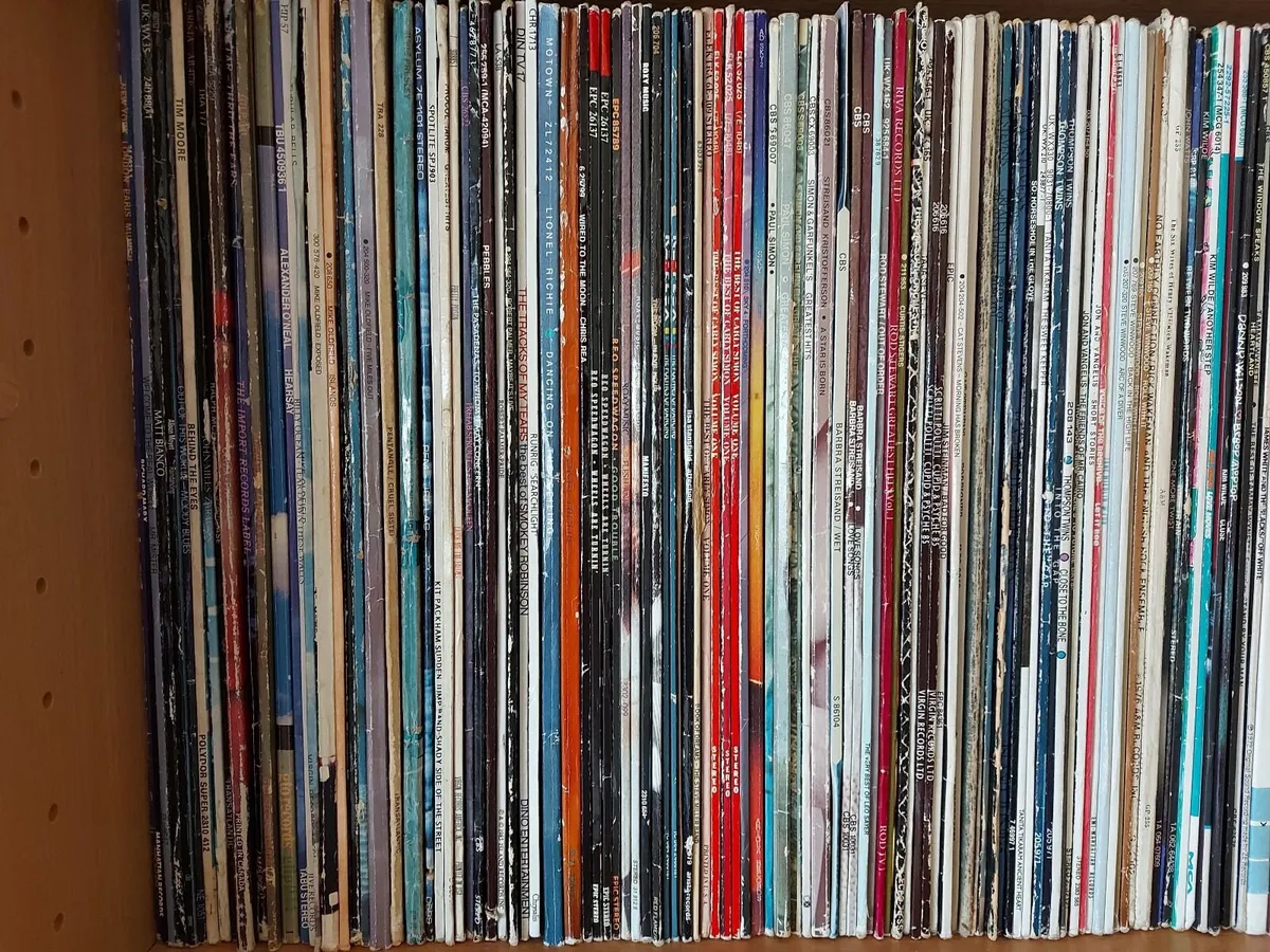LARGE LOT OF VINYL RECORDS - 70s & 80s - 07.08.202 - Image 1