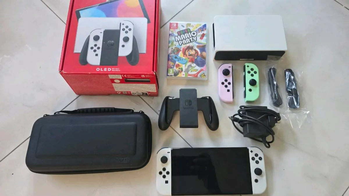 Nintendo Switch Oled + extras - Image 1