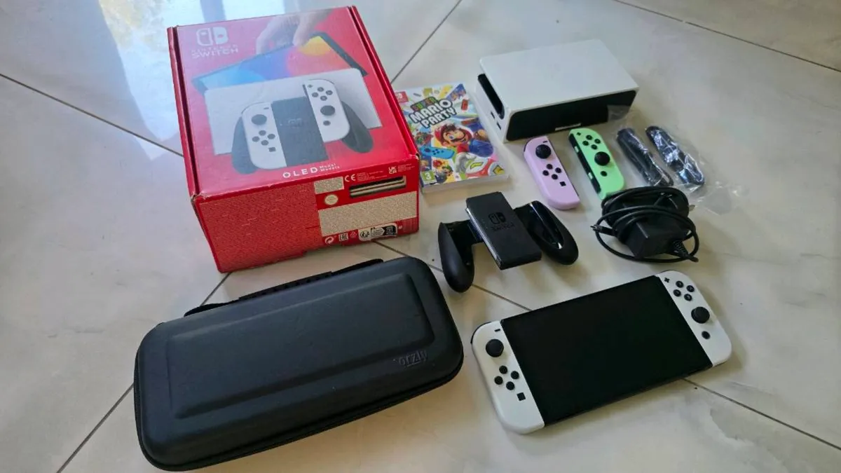 Nintendo Switch Oled + extras - Image 2