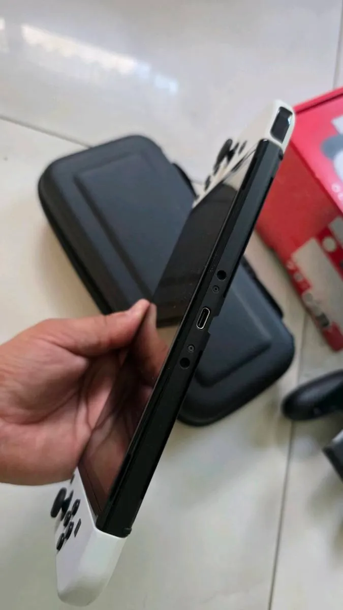 Nintendo Switch Oled + extras - Image 3