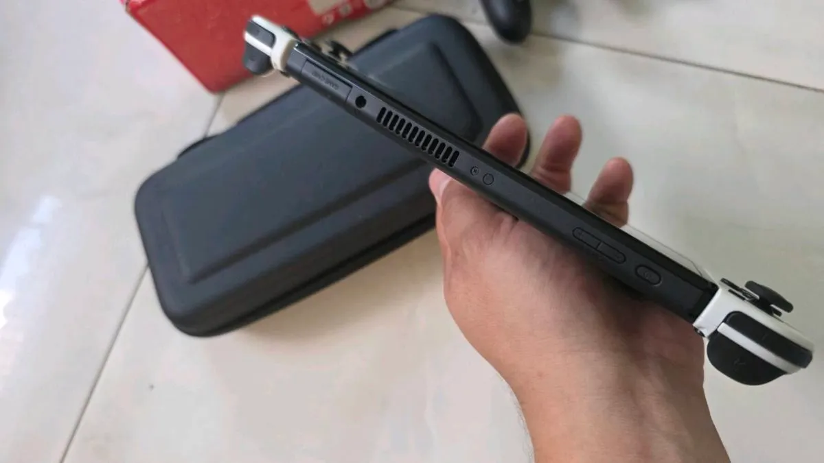 Nintendo Switch Oled + extras - Image 4