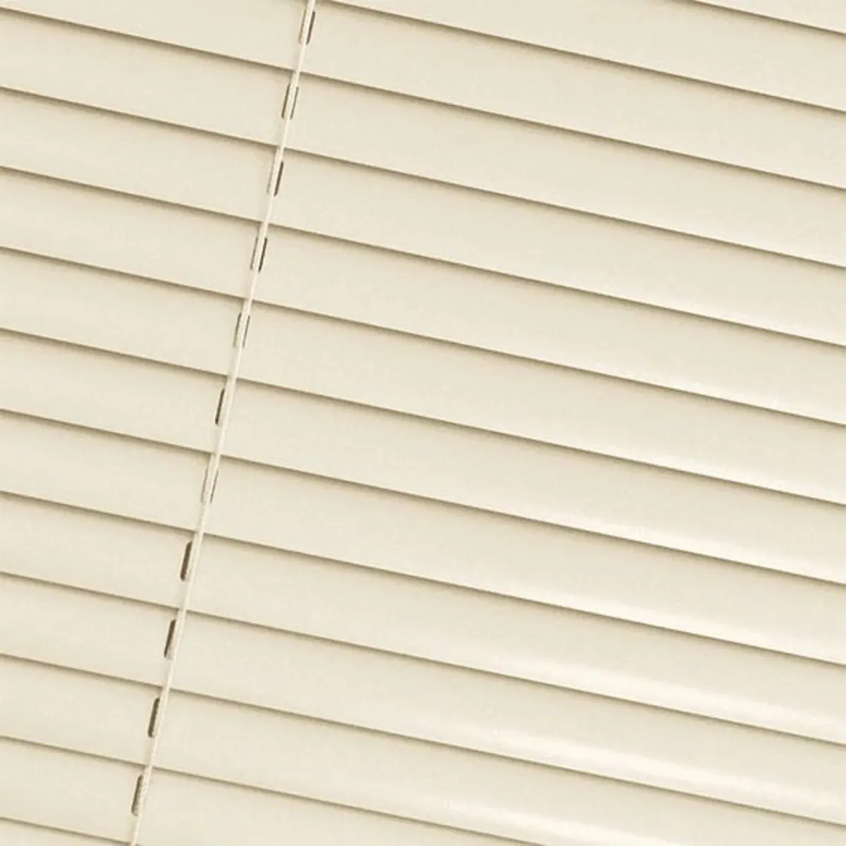 Cream wooden venetian blind - Image 2