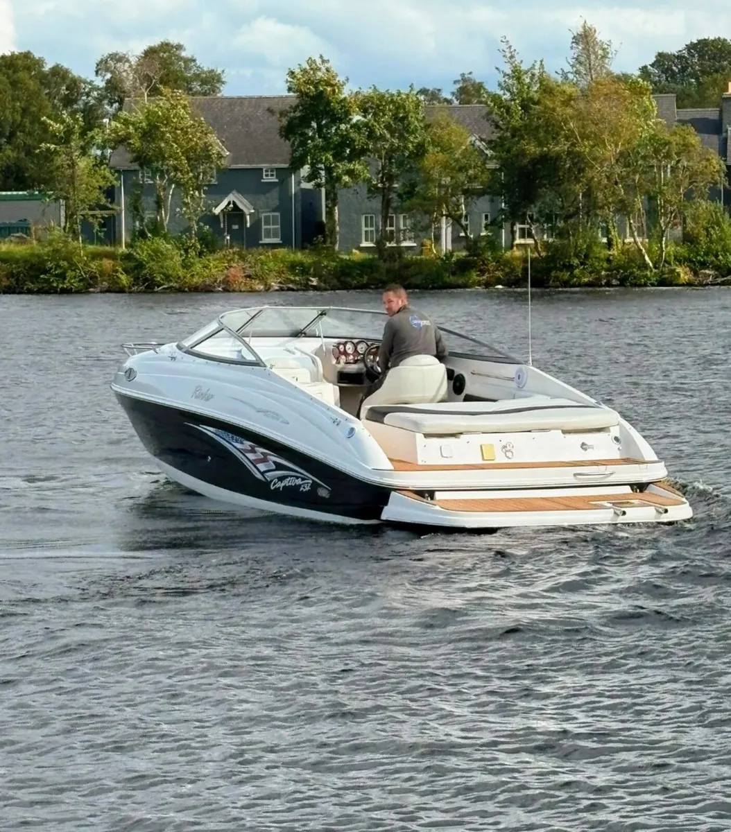 Rinker 232 Captiva cuddy cabin speedboat - Image 2