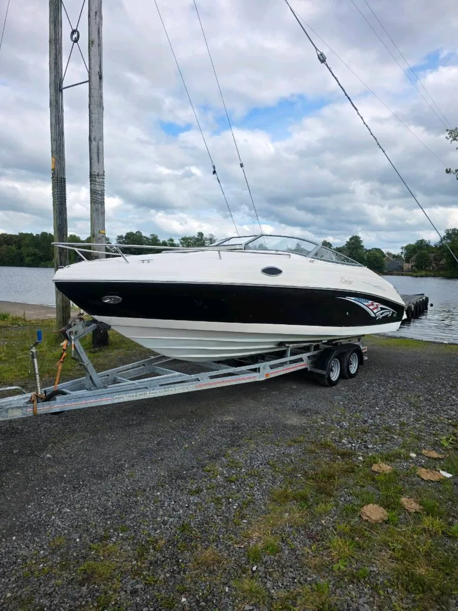 Rinker 232 Captiva cuddy cabin speedboat - Image 4