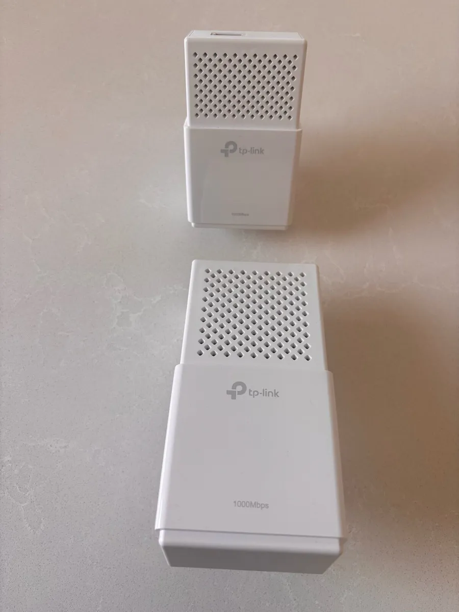 TP-Link AV1000 Gigabit Powerline Wi-Fi Extender - Image 1