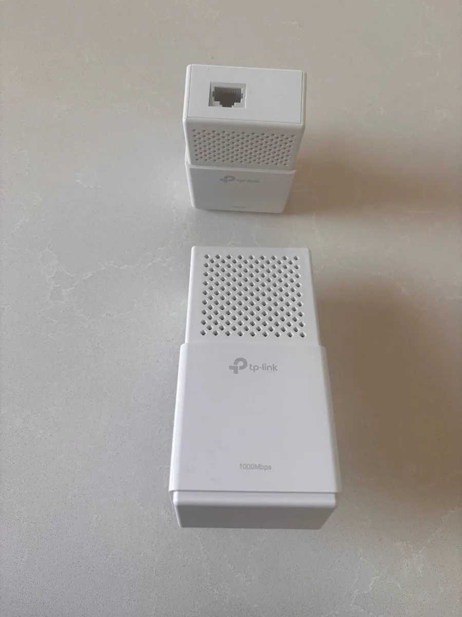 TP-Link AV1000 Gigabit Powerline Wi-Fi Extender - Image 2