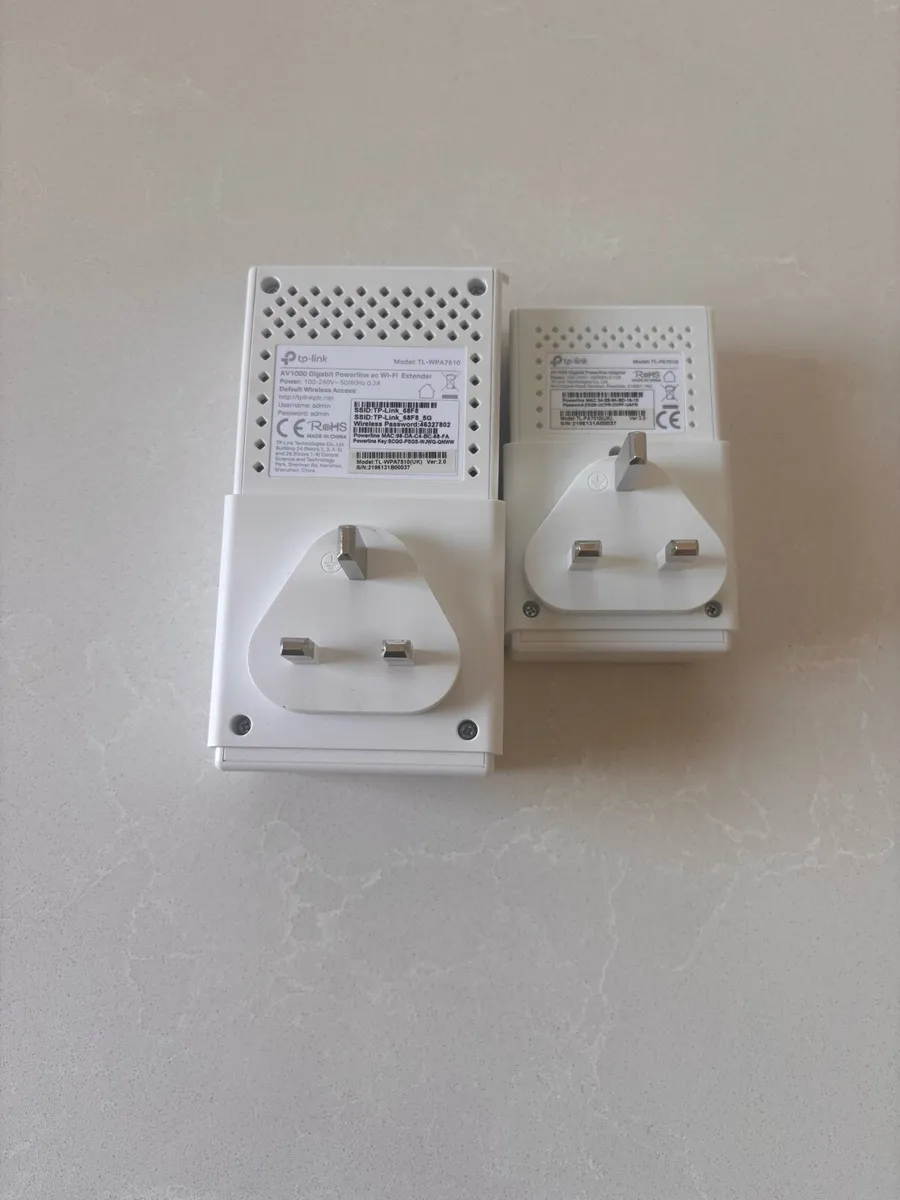 TP-Link AV1000 Gigabit Powerline Wi-Fi Extender - Image 3