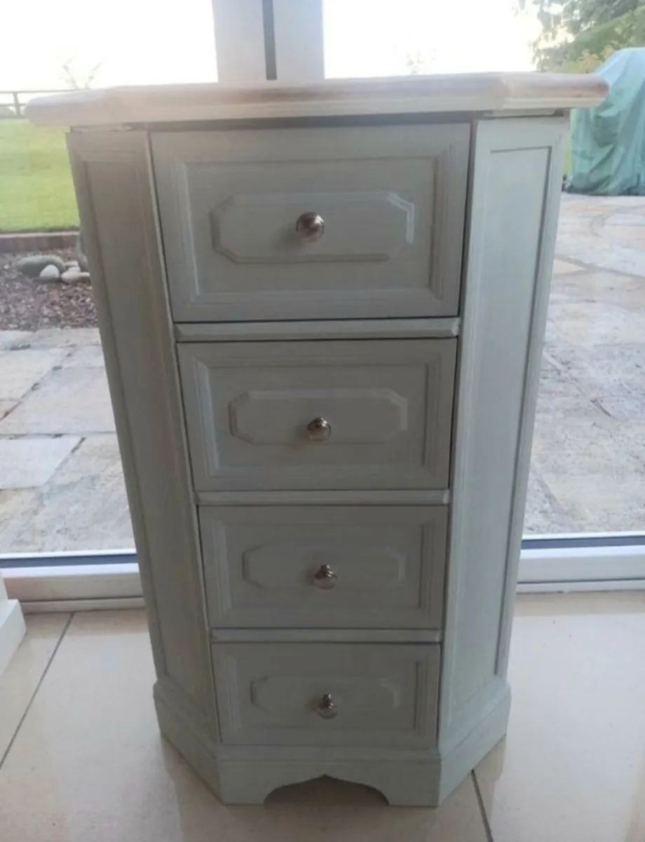 Chest of drawers - Image 1