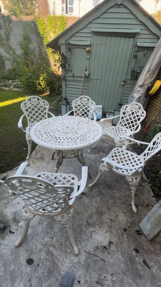 Heavy Cast iron table set - Image 1