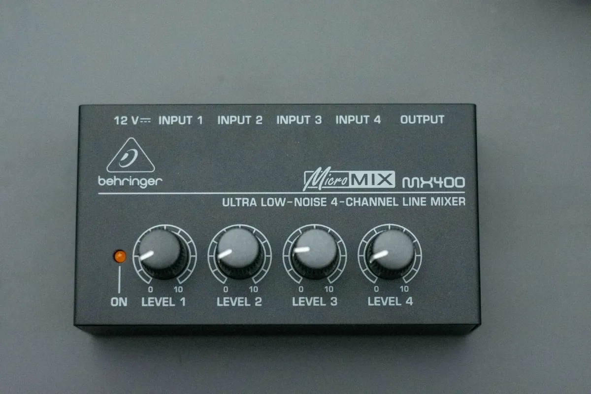 BEHRINGER MX400 - Image 1