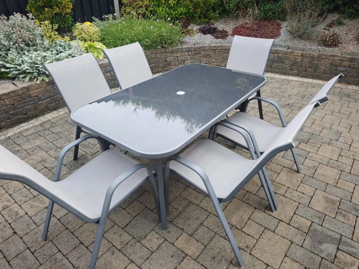 Garden table and chairs - Image 1