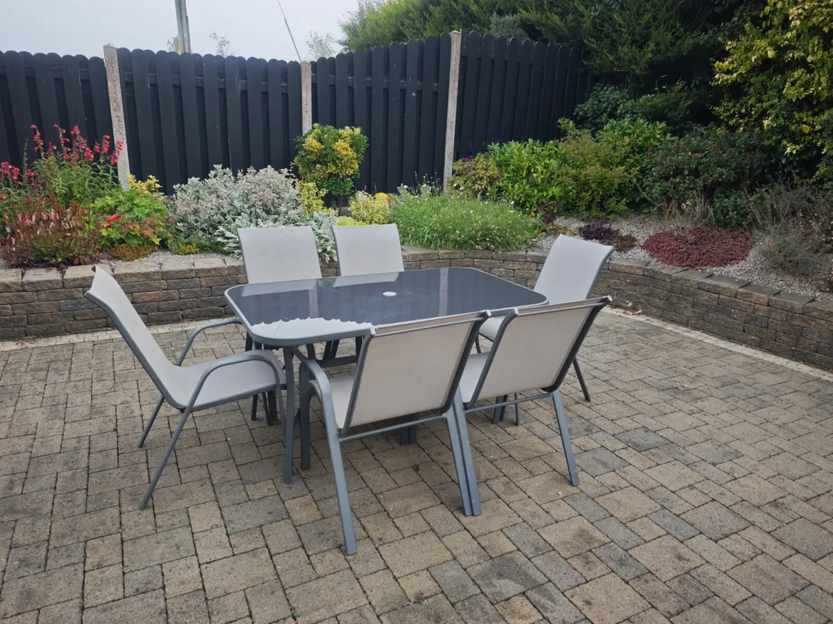 Garden table and chairs - Image 2