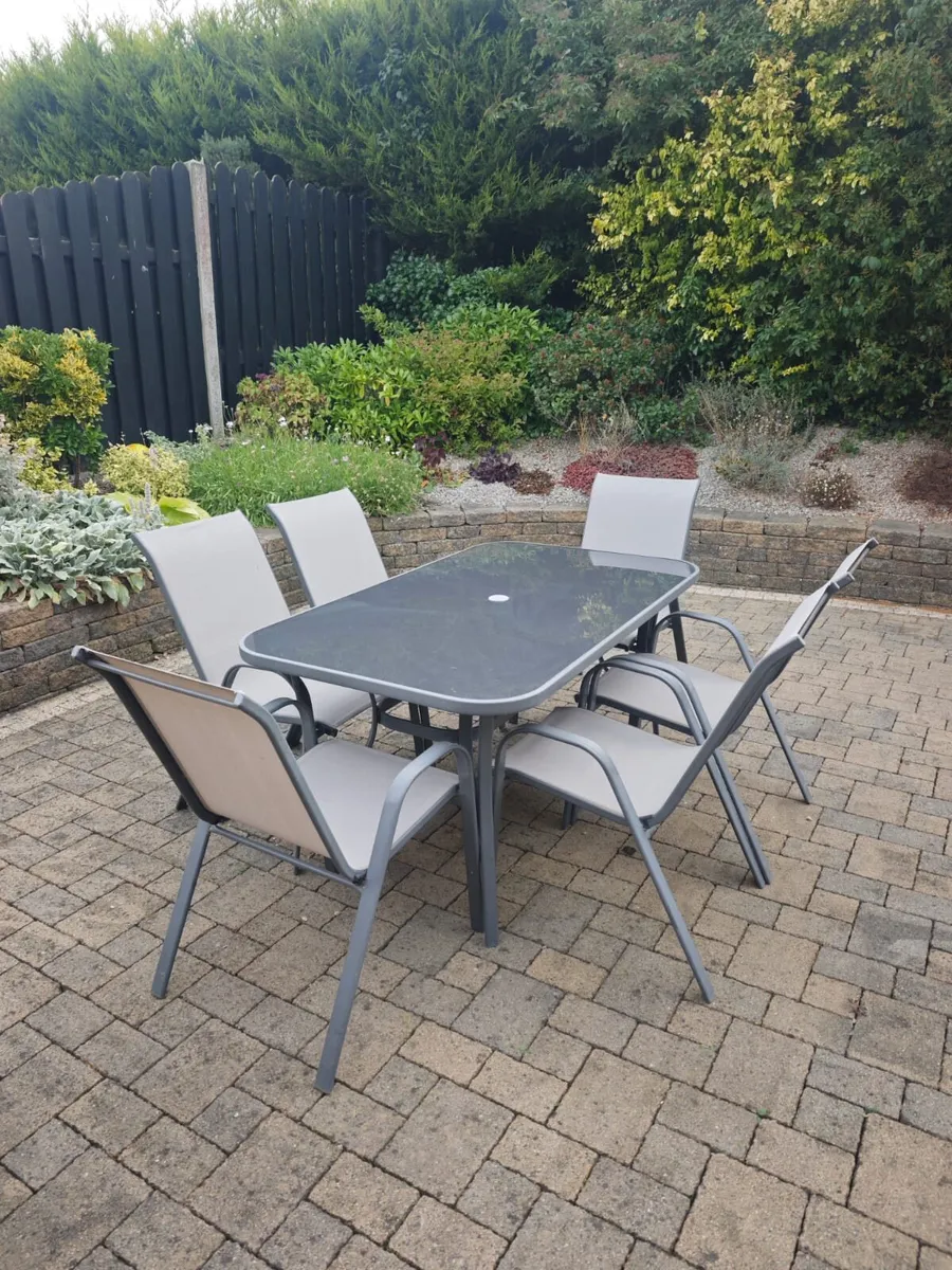 Garden table and chairs - Image 3