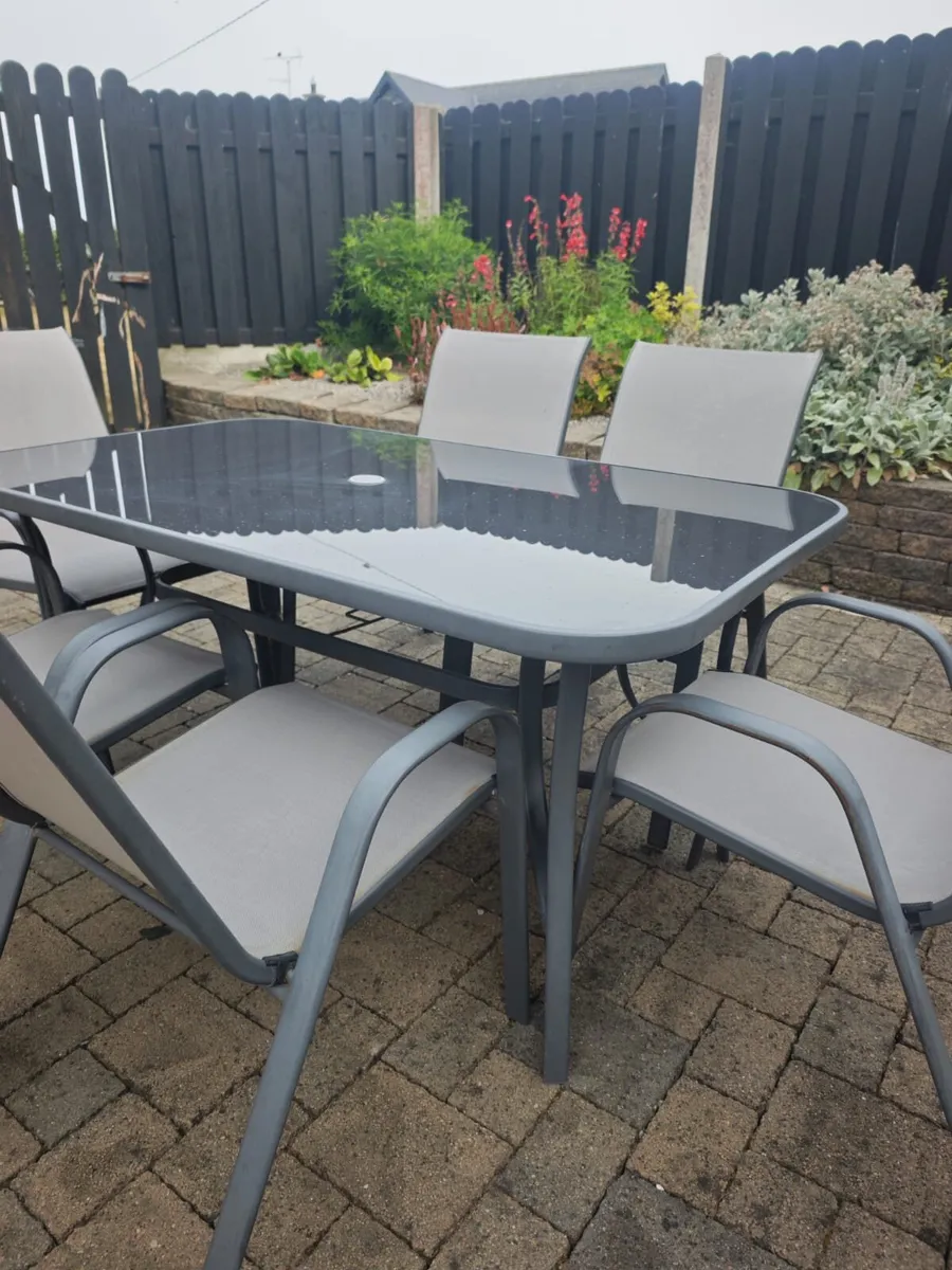 Garden table and chairs - Image 4