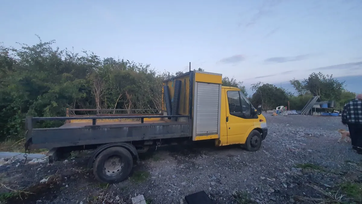 Tipping Pickup Ford Transit 2006 - Image 2