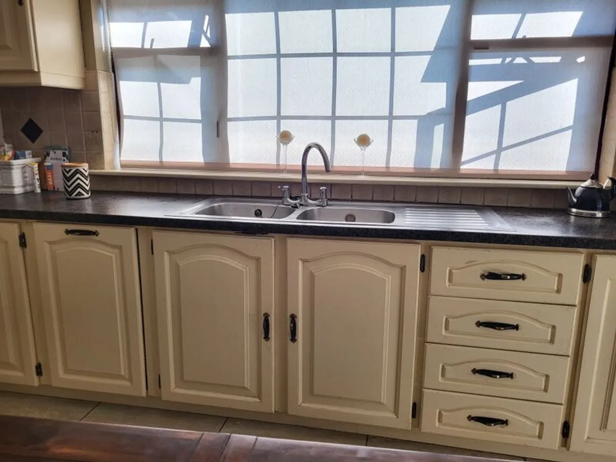 Free Kitchen Units but must Dismantle - Image 4