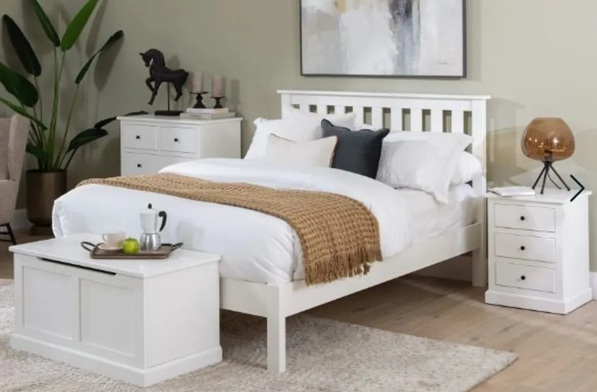 Double bed & matching lockers - Image 2