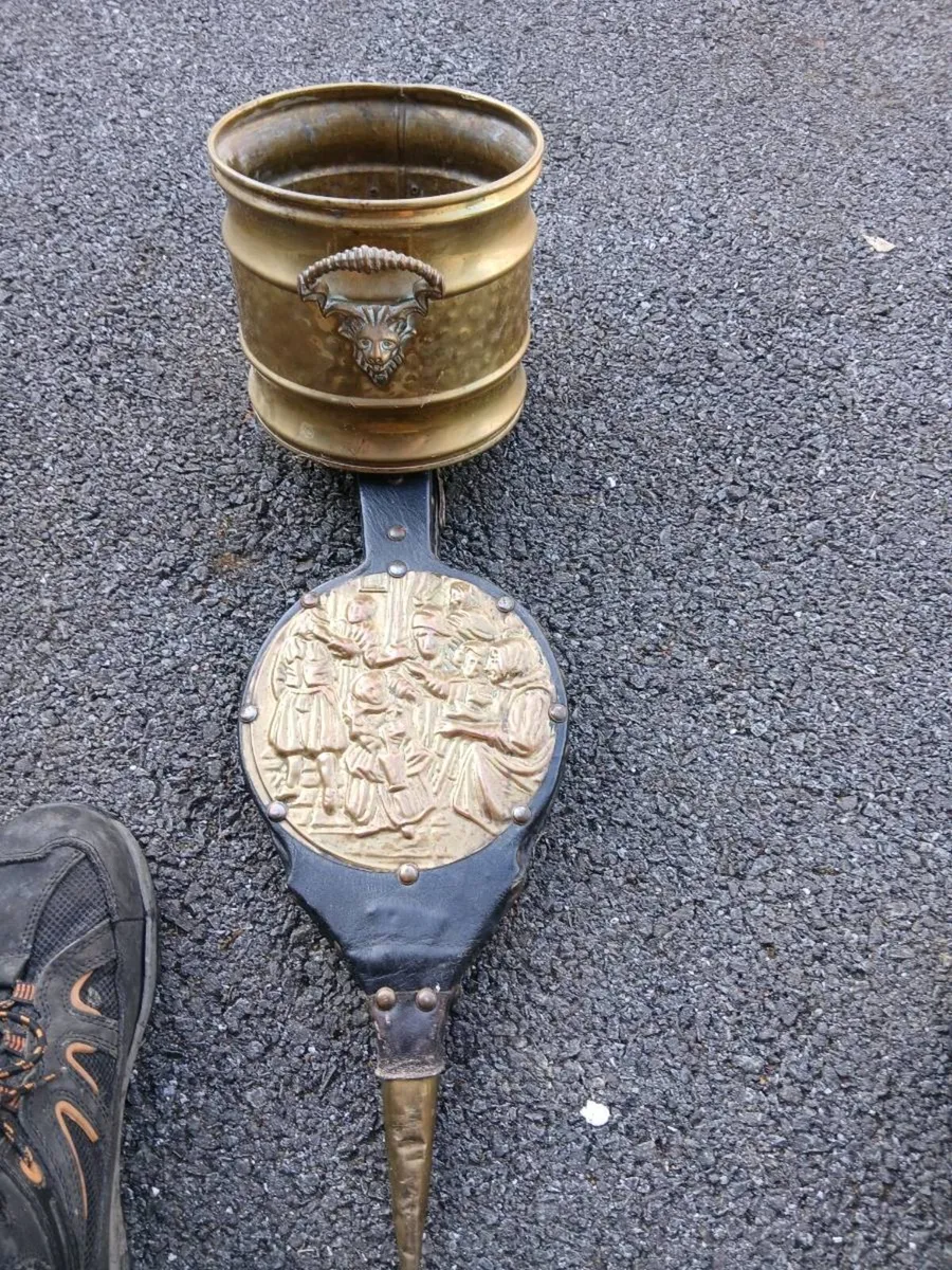 Old pot - Image 1