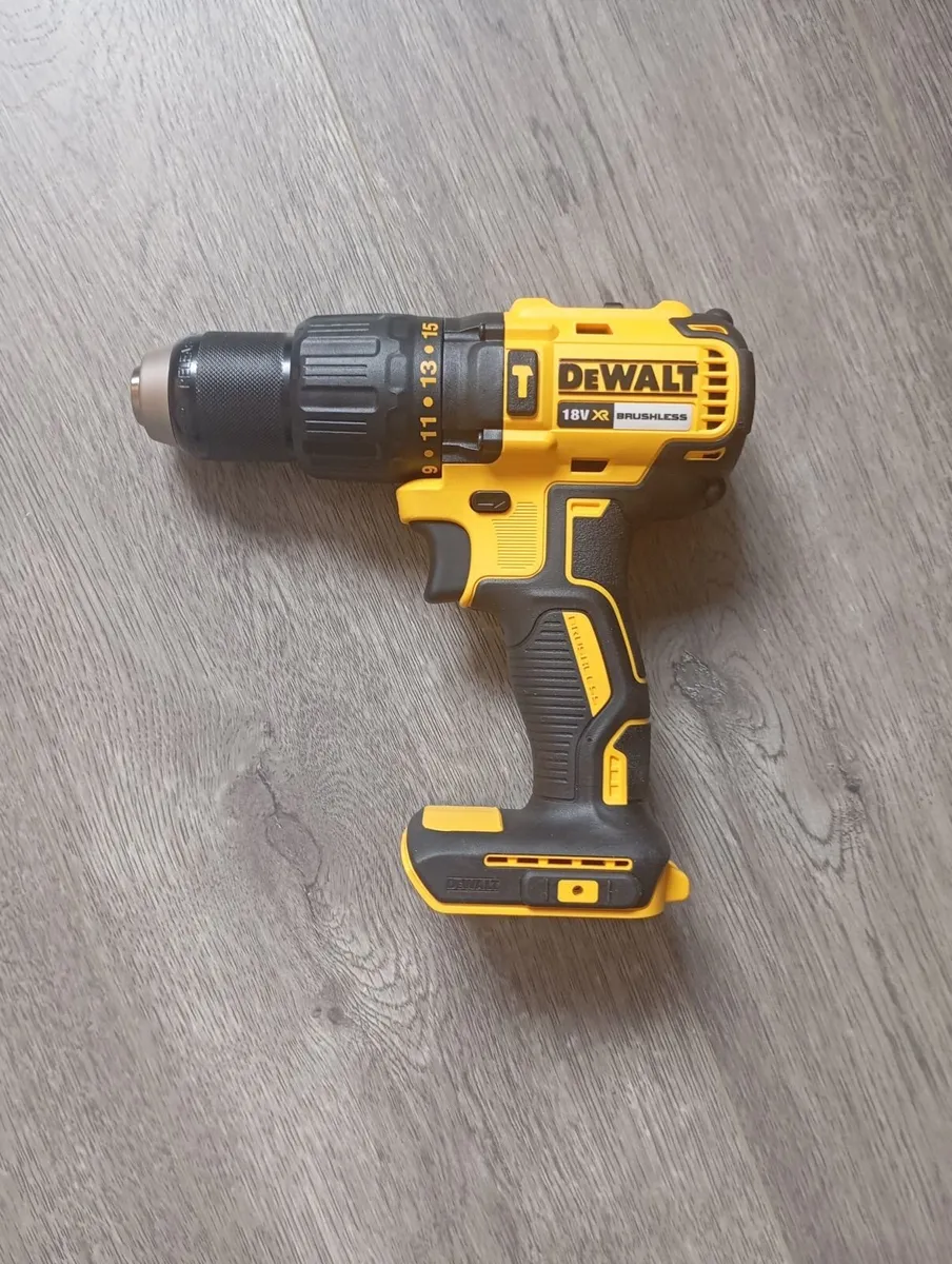 DeWalt Batteries & Charger (New) - Image 2