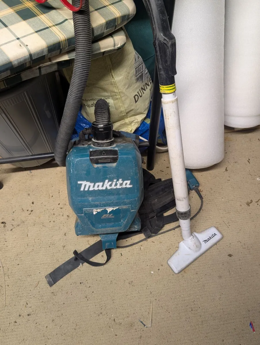 Makita 36V backpack vacuum