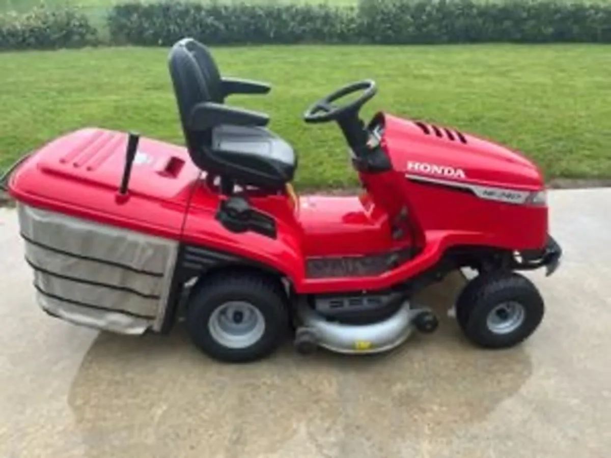 Ride-on lawnmower - Image 2