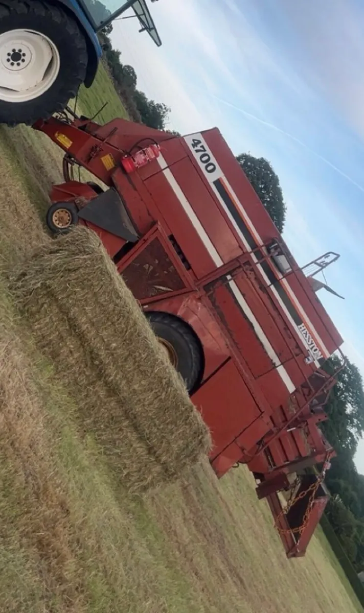 Hesston 4700 - Image 2