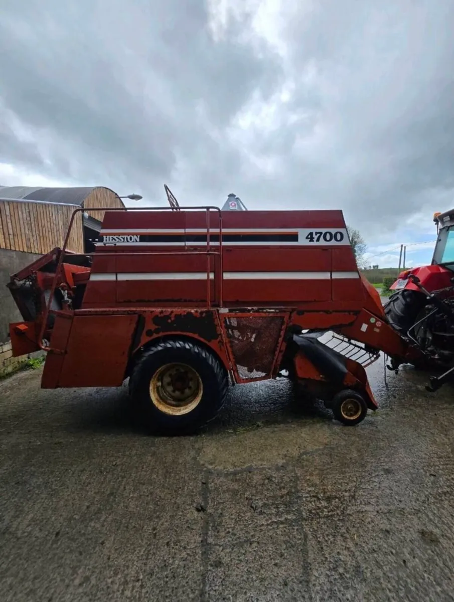 Hesston 4700 - Image 3