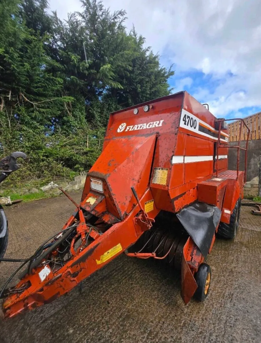 Hesston 4700 - Image 1