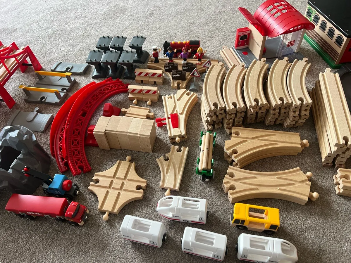 BRIO Wooden train tracks and trains - Image 1