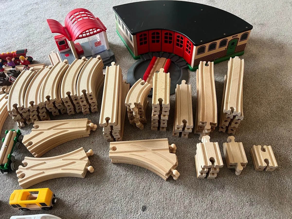 BRIO Wooden train tracks and trains - Image 2
