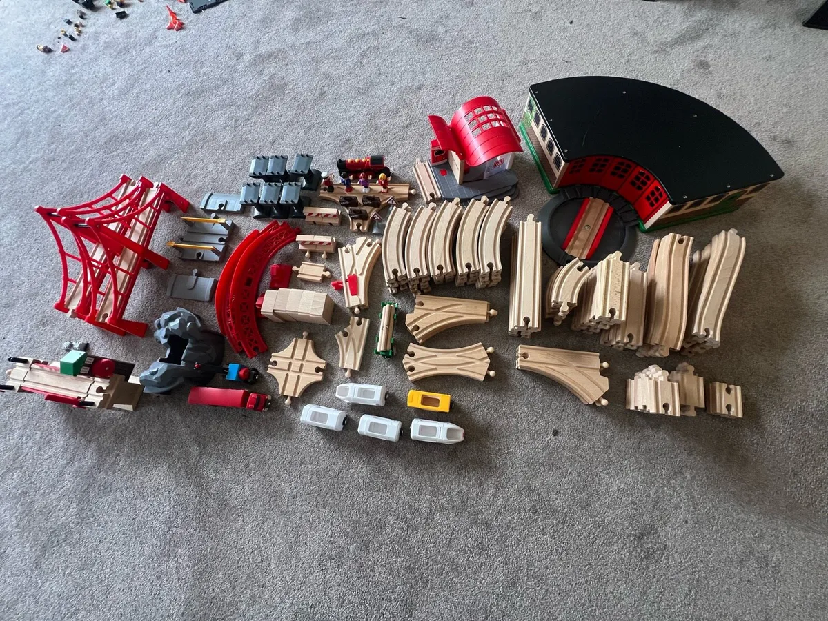 BRIO Wooden train tracks and trains - Image 3