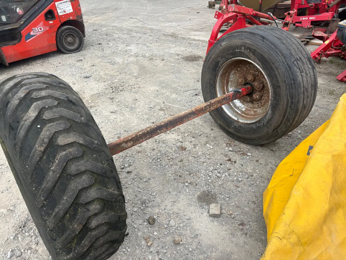 AXEL  AND WHEELS - Image 1