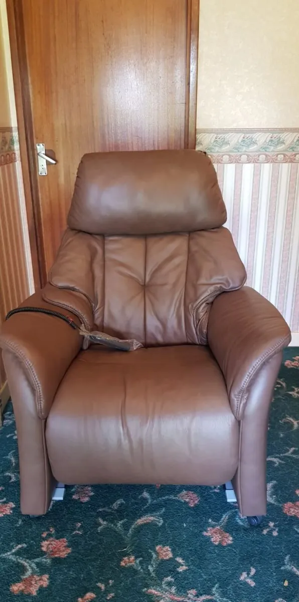 Chester Riser & Recliner Chair excellent condition - Image 1