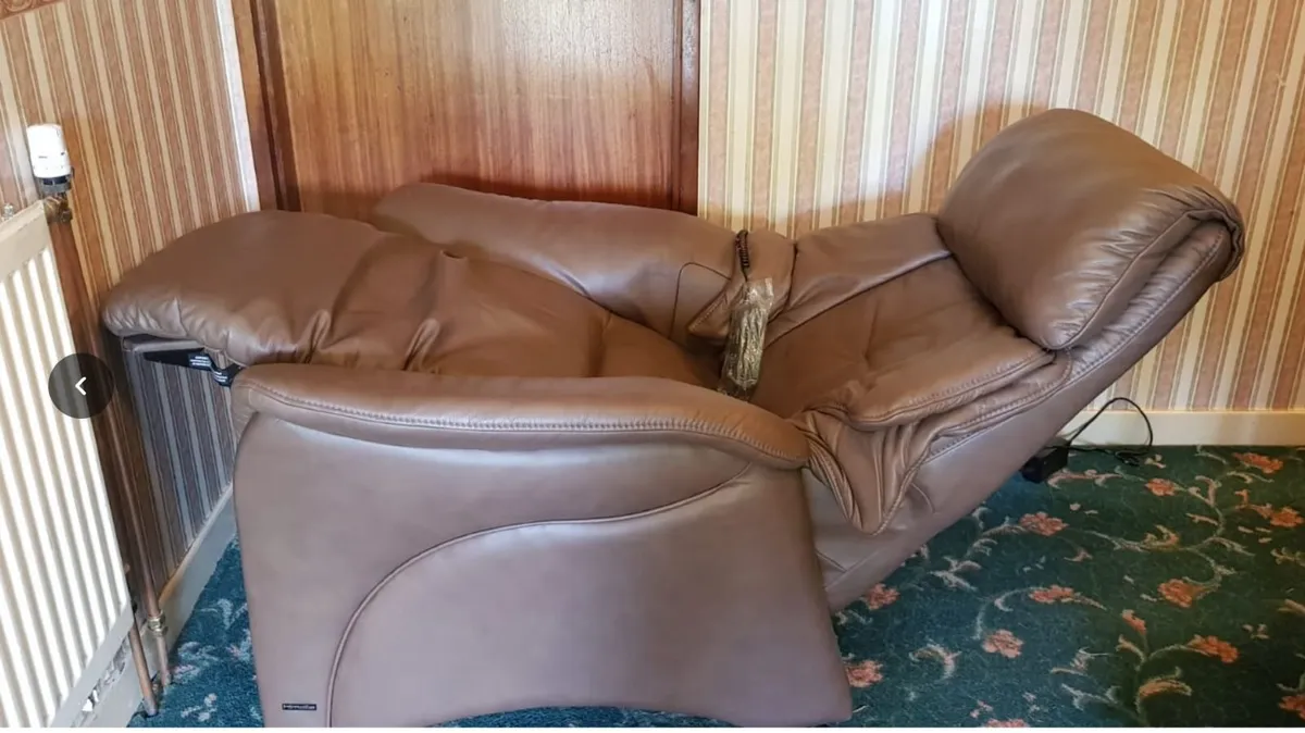 Chester Riser & Recliner Chair excellent condition - Image 3