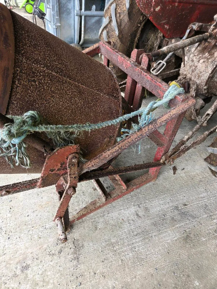 Concrete mixer - Image 1
