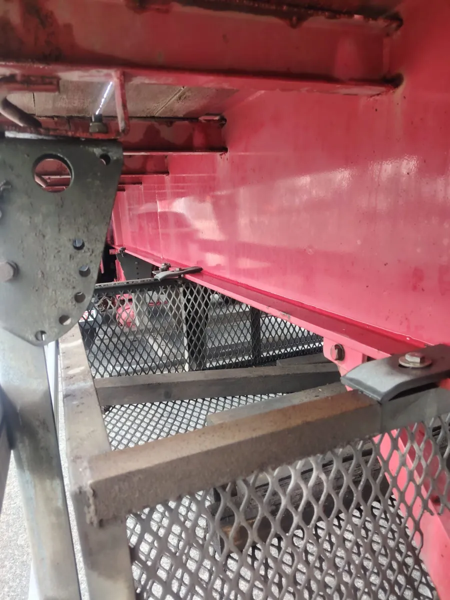 13 meter flat trailer Moffet brackets rear steer - Image 3