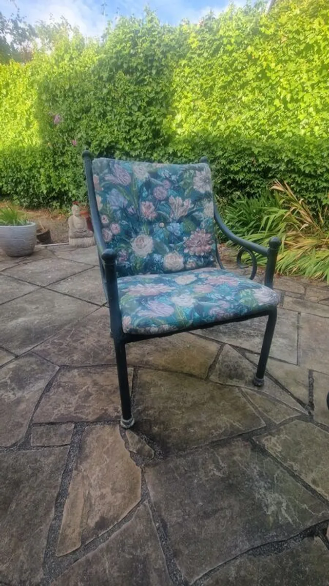 Garden table, chairs, sun lounger - Image 3