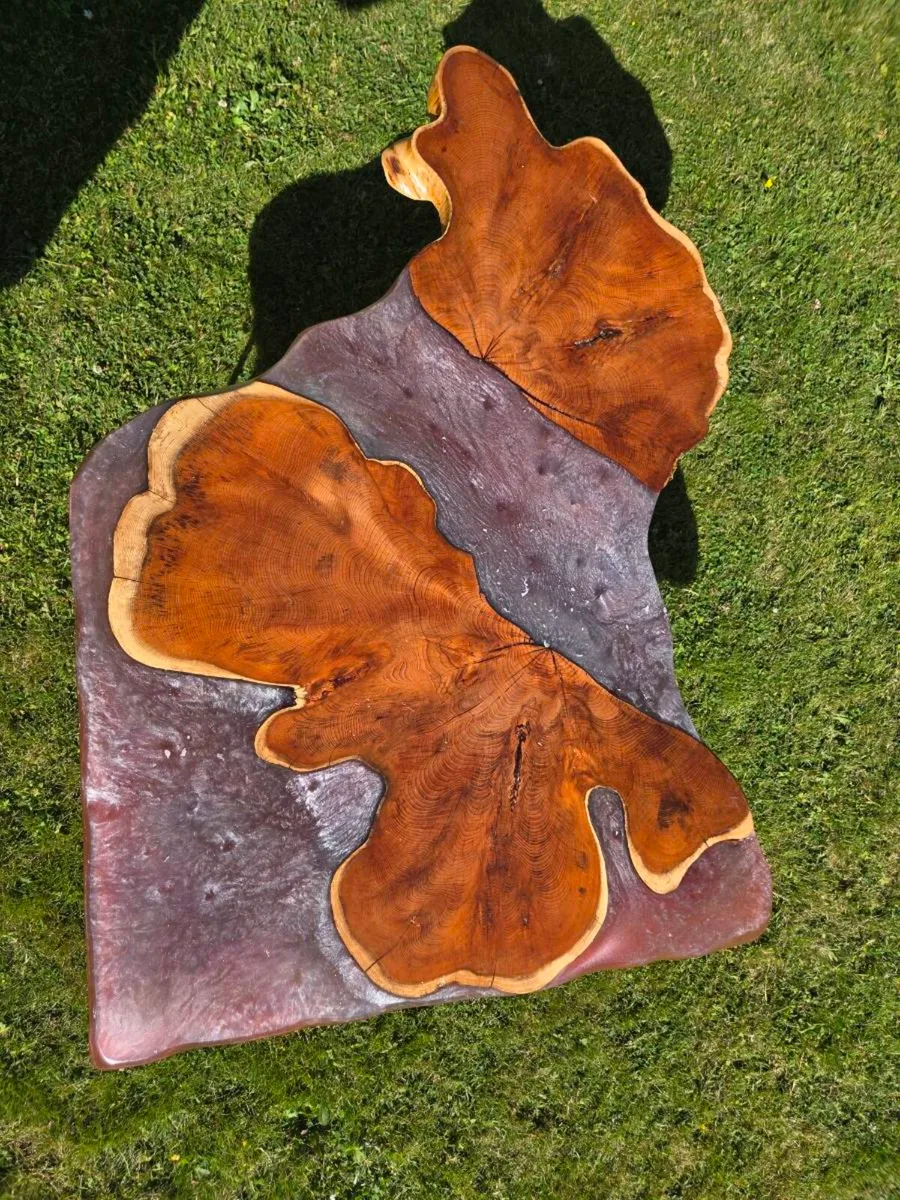Resin table - Image 1