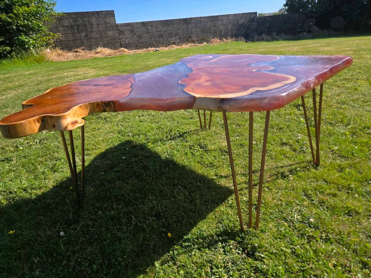 Resin table - Image 2