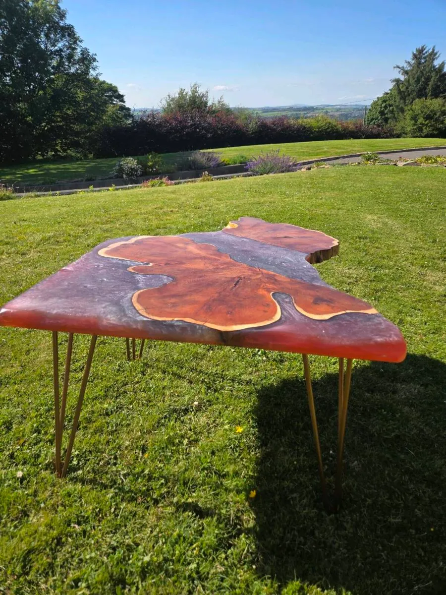 Resin table - Image 3