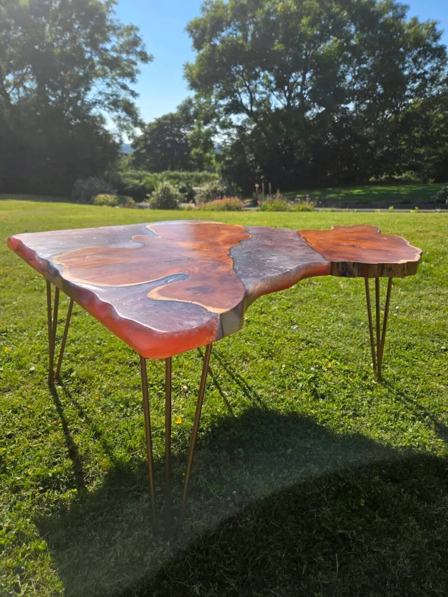 Resin table - Image 4