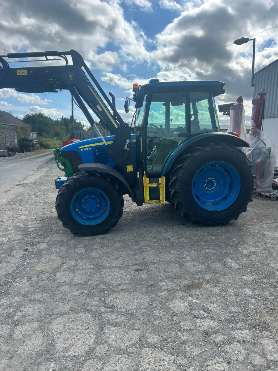 2013 John Deere 5090m c/w loader - Image 2