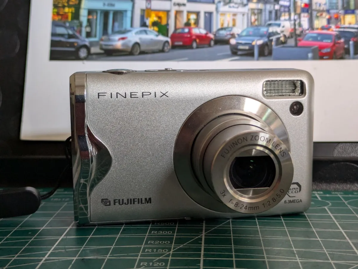 Fujifilm F20 SuperCCD🌈 digital compact camera - Image 2