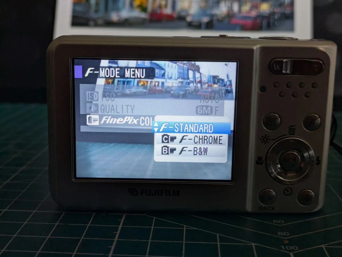 Fujifilm F20 SuperCCD🌈 digital compact camera - Image 3