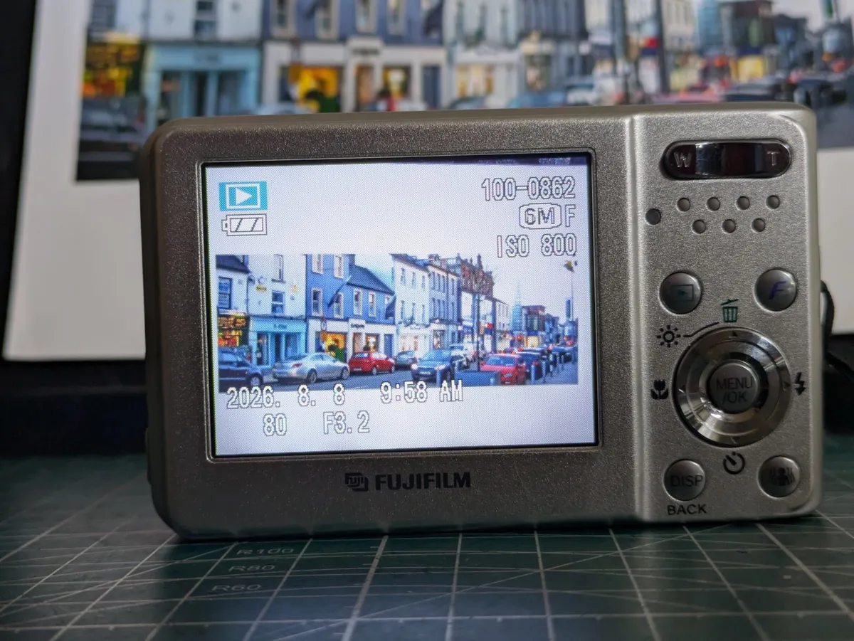 Fujifilm F20 SuperCCD🌈 digital compact camera - Image 4