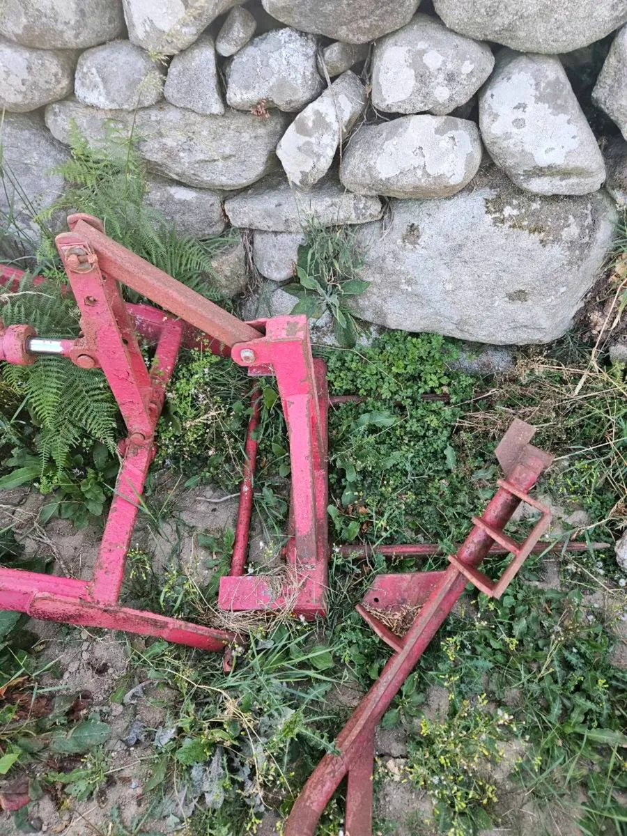 Quicke loader and Bracket Renault weights DB - Image 1